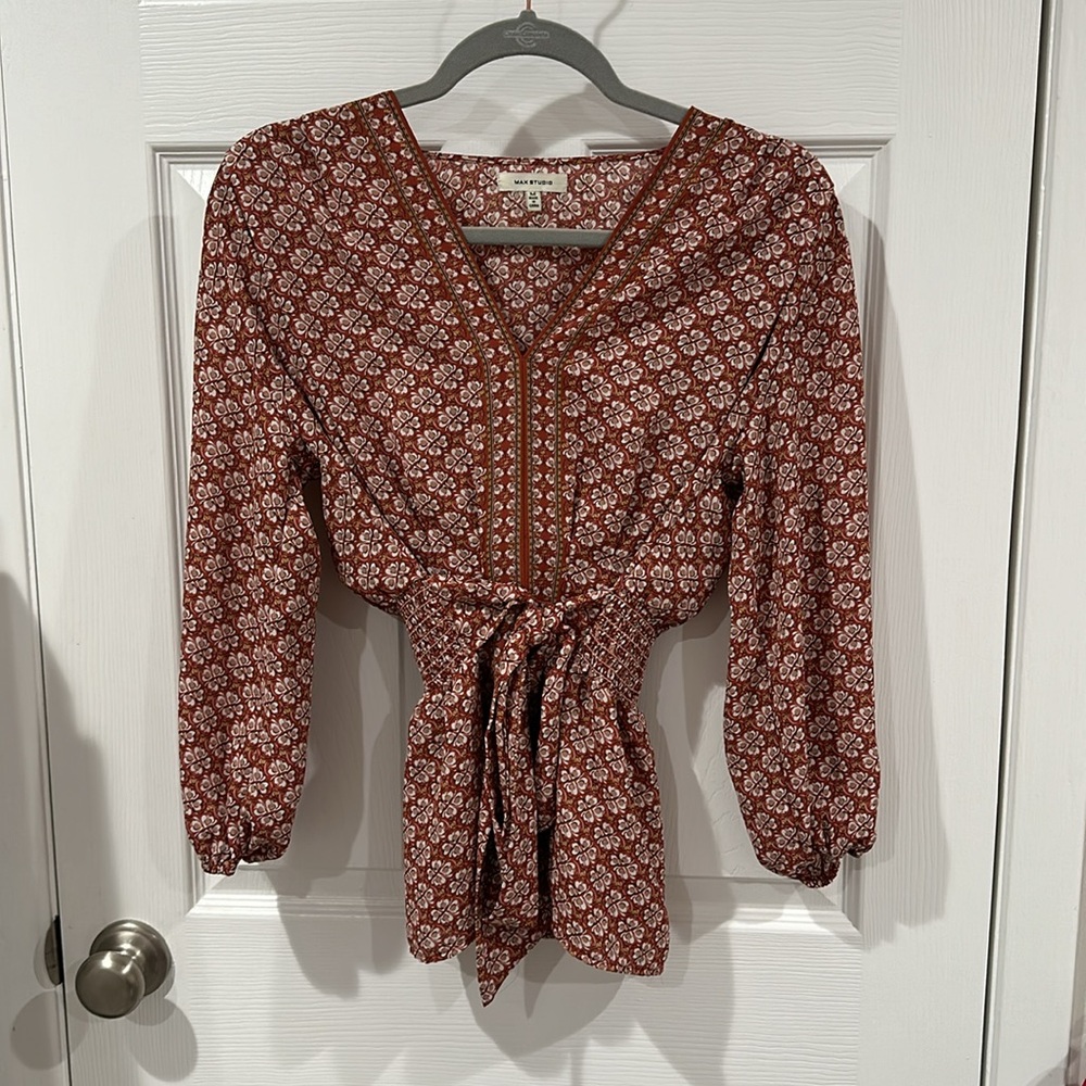 Max Studio sized medium brown work casual long sleeve blouse